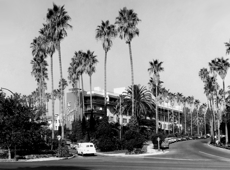 Beverly Hills Hotel Crescent Drive Entrance 1960 crp.jpg